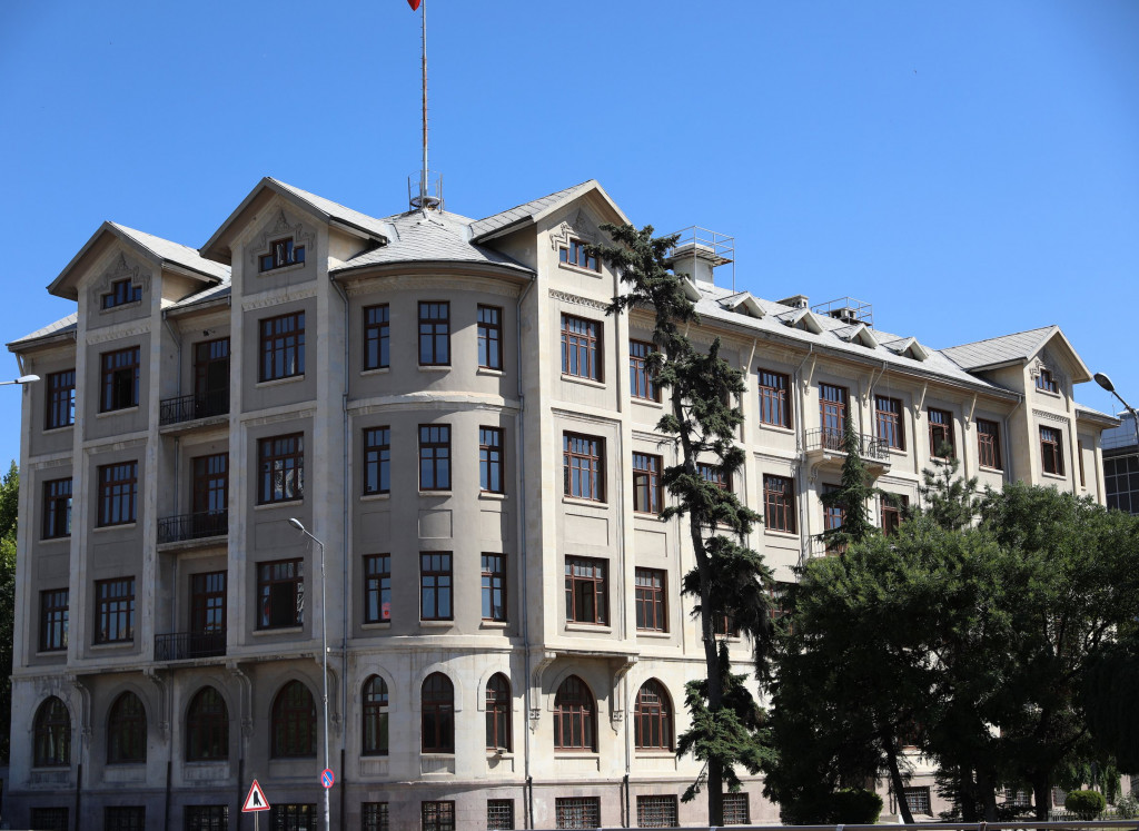 Ankara Medipol Üniversitesi: Rektörümüz Tolga Tolunay’ın makam aracında suç unsuruna rastlanmadı! / Muhabir Muhammed Vefa: Yalan!
