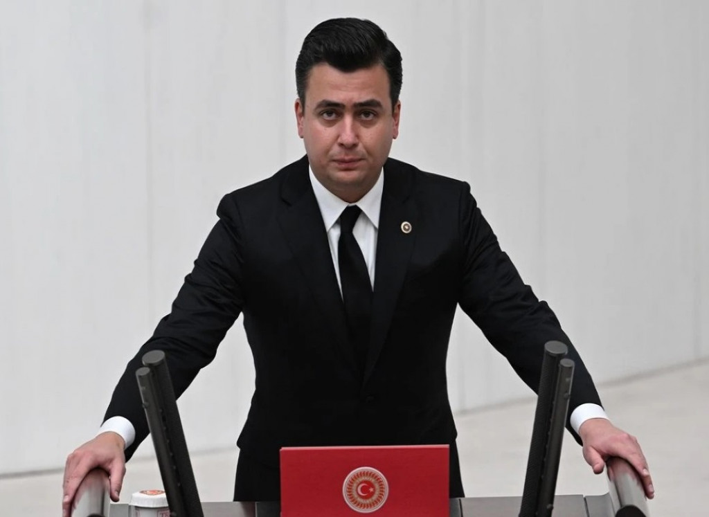 “Ekrem İmamoğlu’nun diploması iptal olduğu gün mecliste takla atarak gezen bir şarlatan var: Osman Gökçek!”