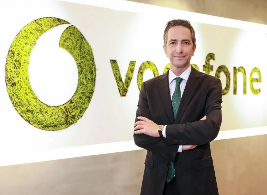 Vodafone üst yöneticisi (CEO) Engin Aksoy: Avrupa’da operatörler kazandıkları paranın ortalama yüzde 5'ini, Türkiye’de ise yüzde 16'sını ihale bedeli olarak devlete veriyor!
